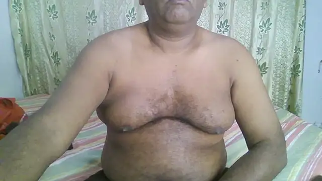 Snapshot of Beargryzzly chatting on January 2025 11:00:01 PM Beargryzzly online show from January 2025 11:00:01 PM