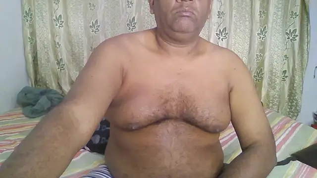 Snapshot of Beargryzzly chatting on January 2025 02:43:02 AM Beargryzzly online show from January 2025 02:43:02 AM