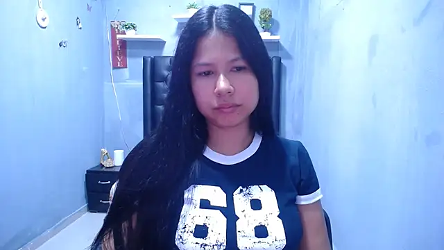 Letty Plugxo online show from April 2026 01:23:01 PM