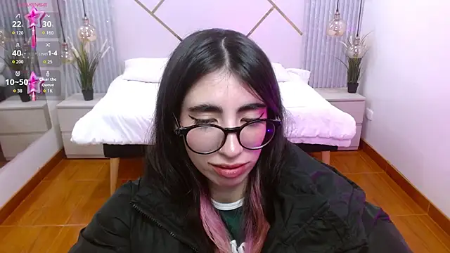 LenaRoses online show from November 2025 01:00:02 PM