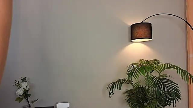 Naomi Girly online show from October 2025 04:10:01 AM