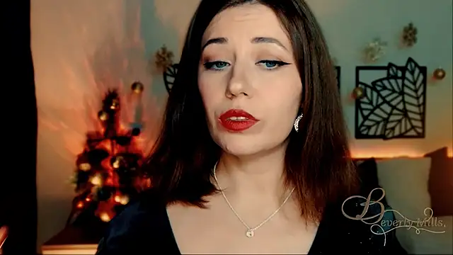 Snapshot of MissBeverlyMills chatting on January 2025 06:49:01 PM MissBeverlyMills online show from January 2025 06:49:01 PM