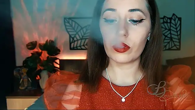 Snapshot of MissBeverlyMills chatting on January 2025 10:28:01 PM MissBeverlyMills online show from January 2025 10:28:01 PM