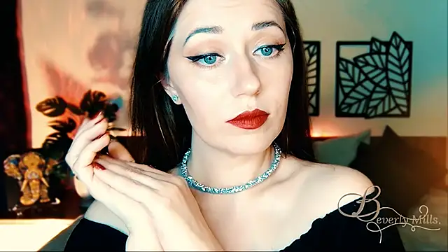 Snapshot of MissBeverlyMills chatting on March 2025 04:15:02 PM MissBeverlyMills online show from March 2025 04:15:02 PM