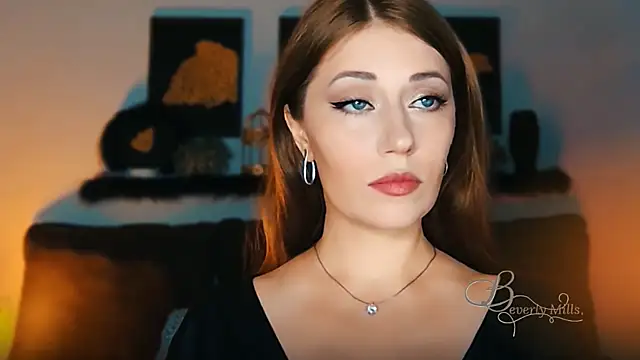 Snapshot of MissBeverlyMills chatting on September 2025 05:58:01 PM MissBeverlyMills online show from September 2025 05:58:01 PM