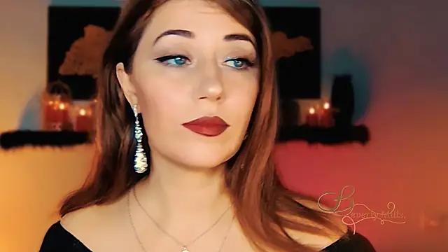 Snapshot of MissBeverlyMills chatting on November 2025 02:25:01 AM MissBeverlyMills online show from November 2025 02:25:01 AM