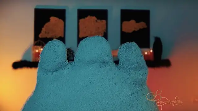 Snapshot of MissBeverlyMills chatting on November 2025 02:34:01 AM MissBeverlyMills online show from November 2025 02:34:01 AM