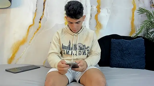 andrew rose  online show from October 2025 04:04:01 PM