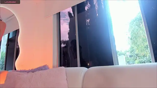 Snapshot of Megan-holly chatting on November 2025 05:26:01 PM Megan-holly online show from November 2025 05:26:01 PM