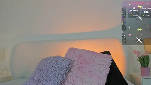 Snapshot of Megan-holly chatting on November 2025 04:45:02 PM Megan-holly online show from November 2025 04:45:02 PM