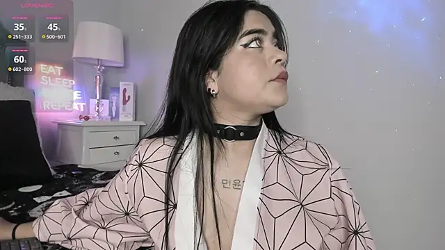 Snapshot of atena_hill chatting on September 2025 07:25:01 PM atena hill online show from September 2025 07:25:01 PM