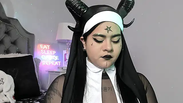 atena hill online show from October 2025 07:41:01 PM