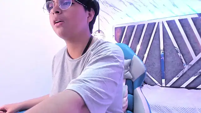 Emmapark  online show from February 2025 12:39:01 AM