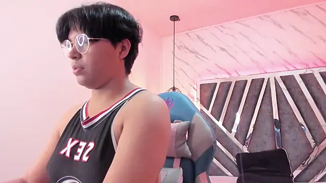 Emmapark  online show from February 2025 06:37:01 PM