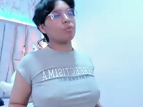 Emmapark  online show from February 2025 06:37:01 PM