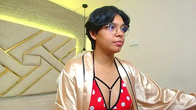 Emmapark  online show from March 2025 12:03:01 PM