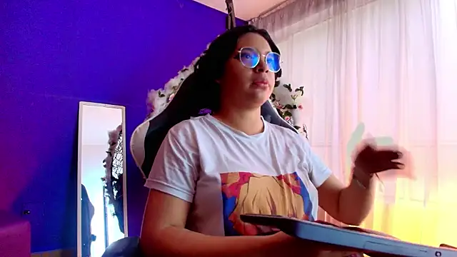 Emmapark  online show from February 2026 06:46:01 PM