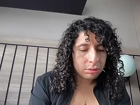 Snapshot of littlelatinhunter chatting on May 2026 03:39:01 PM littlelatinhunter online show from May 2026 03:39:01 PM