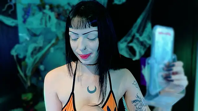 Madison Jackson online show from October 2025 10:45:02 PM