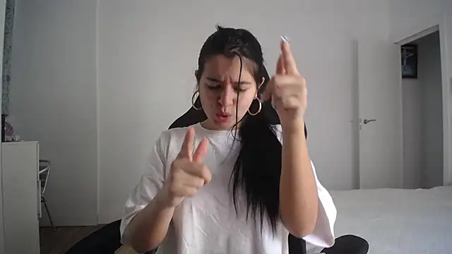 Snapshot of Contantin_helena chatting on January 2026 01:15:02 PM Contantin helena online show from January 2026 01:15:02 PM