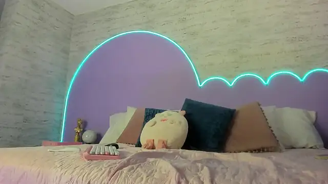 Giaa Ross online show from November 2025 08:08:01 PM