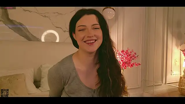 Miley Smile online show from October 2025 05:39:01 AM