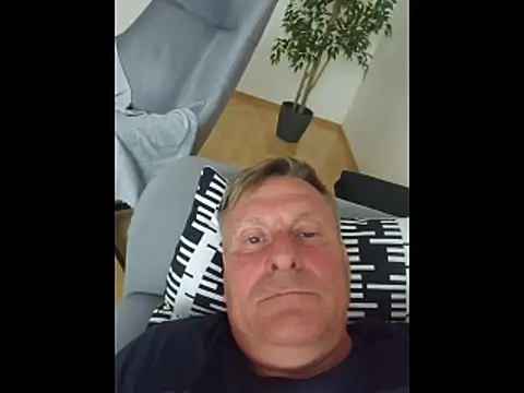 Snapshot of johnnym1 chatting on June 2026 08:09:02 AM johnnym1 online show from June 2026 08:09:02 AM