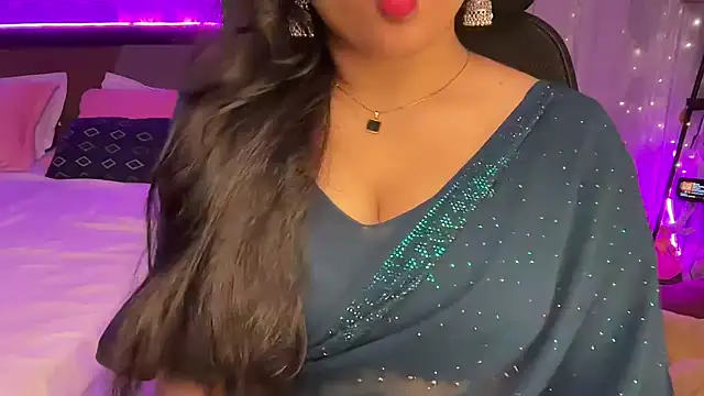 Snapshot of Spice-Summi chatting on April 2026 07:22:01 AM Spice-Summi online show from April 2026 07:22:01 AM