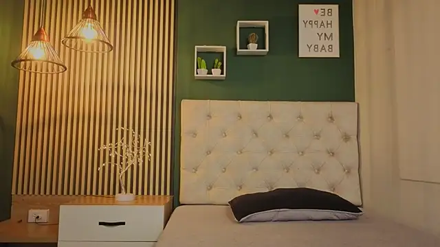 Snapshot of madison_little_ chatting on October 2025 12:48:02 PM madison little online show from October 2025 12:48:02 PM