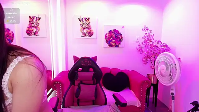 Miss dolly  online show from March 2026 12:31:02 PM