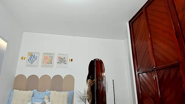 Snapshot of layla_vanegas chatting on June 2026 10:41:02 PM layla vanegas online show from June 2026 10:41:02 PM