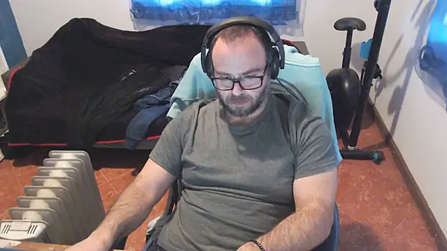 ravingr4d4 online show from February 2025 03:18:02 PM