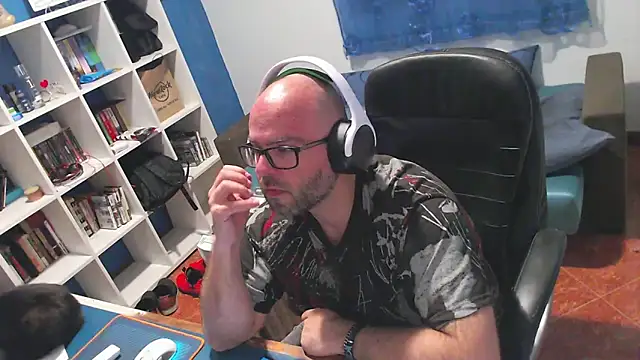 ravingr4d4 online show from April 2026 08:57:01 PM