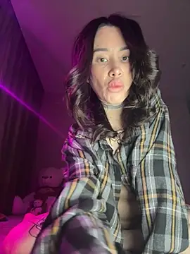 Yunasi online show from November 2025 01:33:02 PM