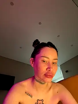 Yunasi online show from November 2025 02:27:01 PM