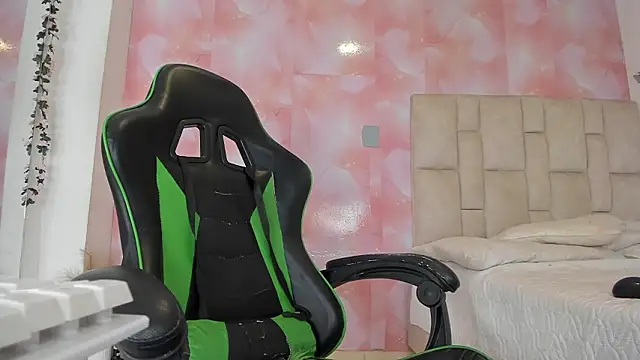 emily lean  online show from February 2026 10:15:02 PM