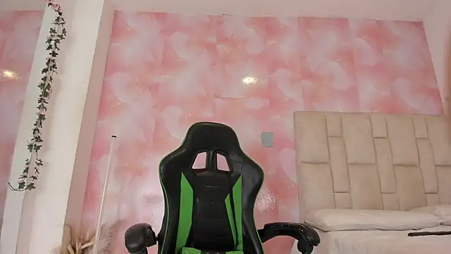 emily lean  online show from April 2026 11:05:02 PM