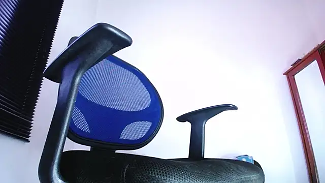 zacwatson  online show from March 2026 10:27:02 PM