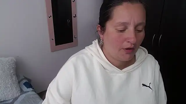 CristialJones  online show from December 2025 02:25:02 PM