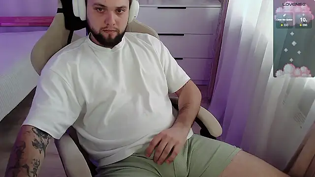 Snapshot of ChillyXO chatting on March 2026 11:28:02 AM ChillyXO online show from March 2026 11:28:02 AM