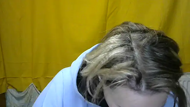 wLESLYMOSw online show from March 2025 09:44:02 AM