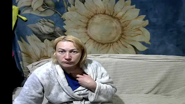 wLESLYMOSw online show from April 2026 11:54:02 AM