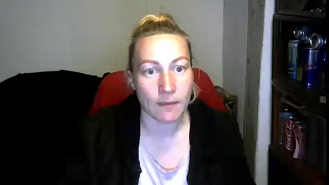 wLESLYMOSw online show from April 2026 06:33:02 PM