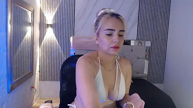 Snapshot of ashley__tylor chatting on June 2026 07:20:01 PM ashley tylor online show from June 2026 07:20:01 PM