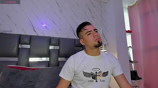 PittAndLunaa online show from March 2026 12:27:02 PM