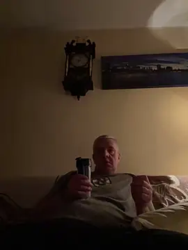 Snapshot of Evolite123 chatting on March 2025 06:47:02 PM Evolite123 online show from March 2025 06:47:02 PM