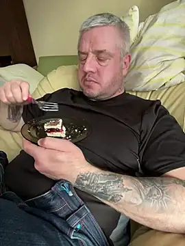 Snapshot of Evolite123 chatting on March 2025 04:21:02 PM Evolite123 online show from March 2025 04:21:02 PM