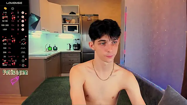 Aaron Boom online show from September 2025 07:41:01 PM