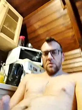 Snapshot of tomee83 chatting on December 2025 06:44:01 AM tomee83 online show from December 2025 06:44:01 AM