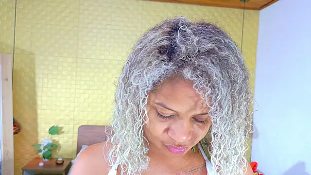 Snapshot of Squirter_pussybomb chatting on December 2024 02:53:01 AM Squirter pussybomb online show from December 2024 02:53:01 AM